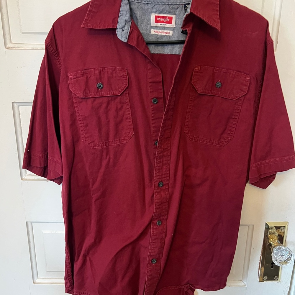 Wrangler Men's Burgundy Button Down Shirt